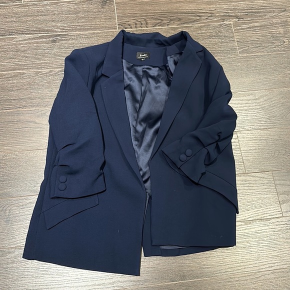 Bardot Tuck Sleeve Blazer in navy - Picture 2 of 4